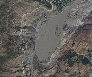 Uzbekistan warns of 'disaster' over Tajik plant