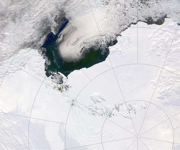 Atmospheric rivers help create massive holes in Antarctic sea ice