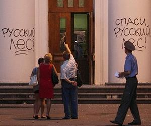 Medvedev halts Russian motorway plan after protests
