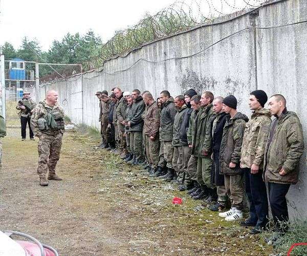 Shunned by West, Russian army deserters live in fear