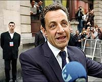 Sarkozy seeks nuclear, defence deals during India visit