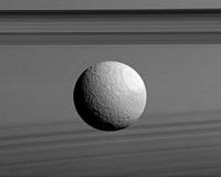 Ices and shadows above Saturn