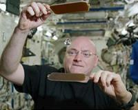 Astronaut Scott Kelly plays ping pong with water