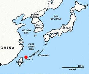 Japanese politicians land on disputed isles