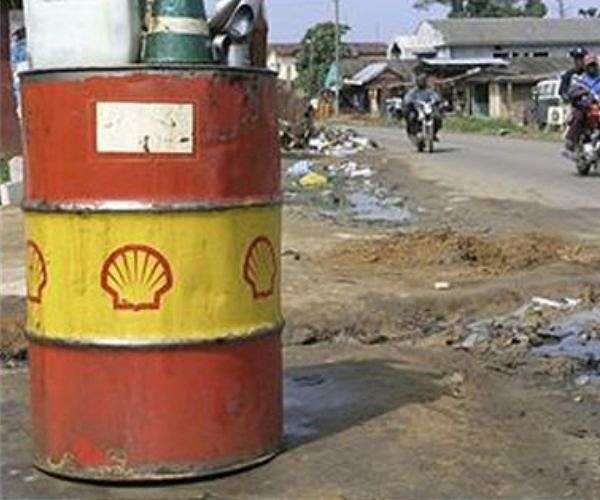 Shell net profit sinks 35% in first-quarter as oil prices fall