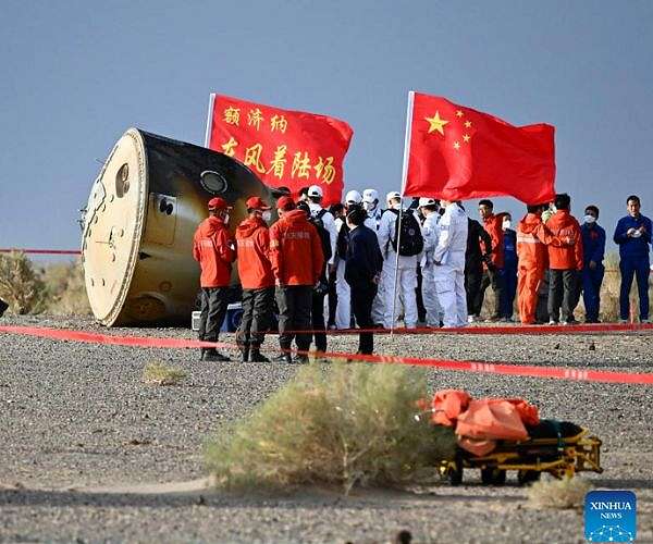 Shenzhou XV crew lands in Inner Mongolia