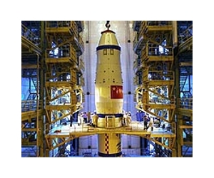 Shenzhou 10 sent to launch site