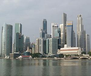 Singapore closes popular beaches after oil spill