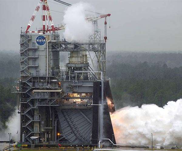 NASA fires up fourth RS-25 engine test