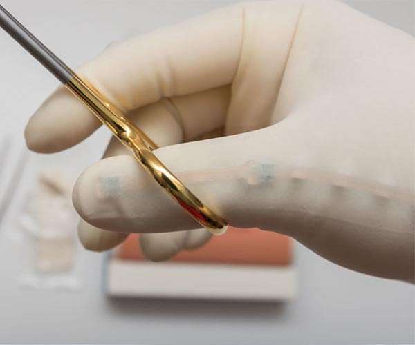 Smart glove to train young surgeons