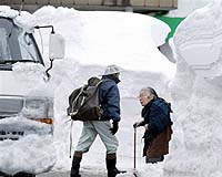 Heavy snow hits northern Japan