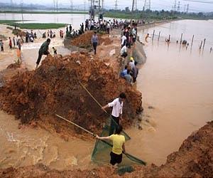 China steps up flood preparations after storms