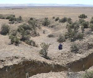 Tiny Clays Curb Big Earthquakes