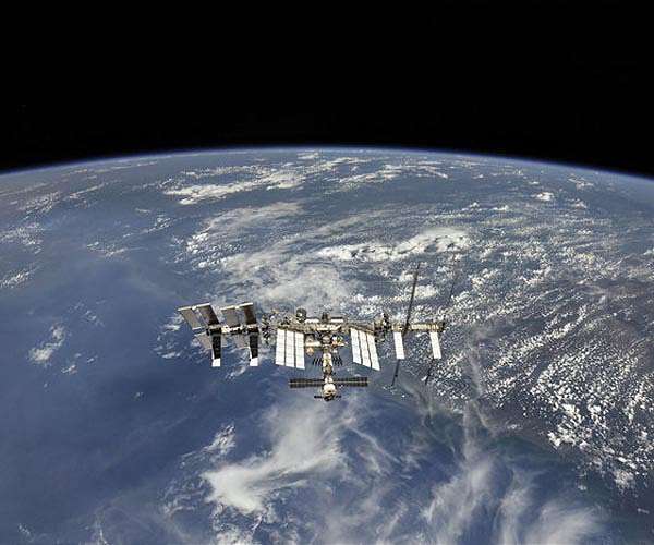 Russian MoD: US Perfectly Aware Fragments of Downed Satellite Pose No Threat to Space Activities