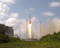 Soyuz Carrier rocket with French Spy satellite blasts off from Kourou