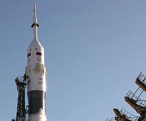 Soyuz Moves To Launch Pad For Globalstar Six Bird Launch
