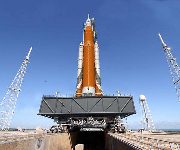 NASA moon rocket headed back to Vehicle Assembly Building after testing delays