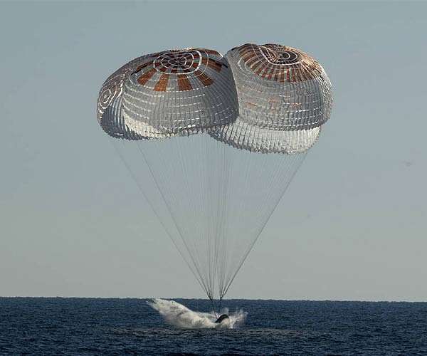 SpaceX Dragon splashes down carrying 3,600 pounds of samples, experiments