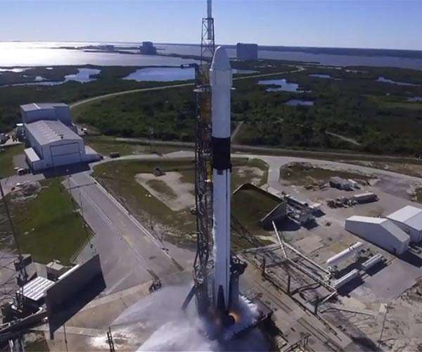 Weather delay moves SpaceX resupply mission to same day as Starlink launch