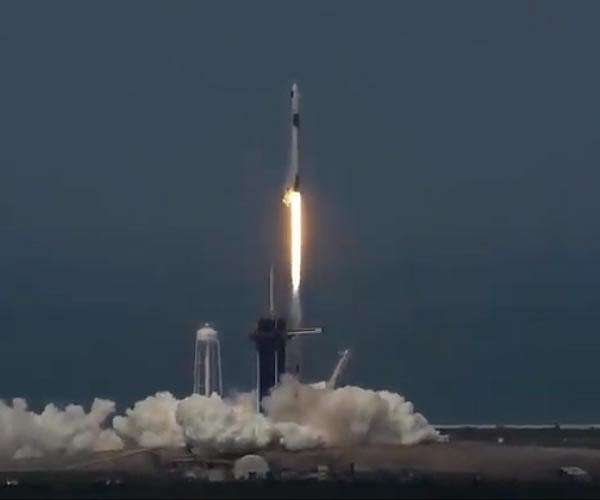 NASA awards contract to launch initial elements for lunar outpost