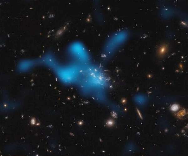 Astronomers witness the birth of a very distant cluster of galaxies from the early Universe