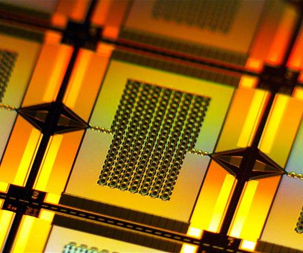 Scientists boost quantum signals while reducing noise
