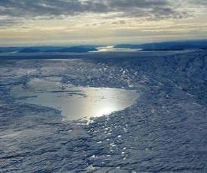 Aerial photos reveal dynamic ice sheet
