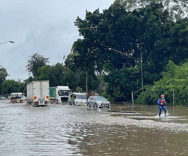 Thousands told to evacuate before 'life-threatening' Sydney flood