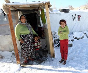 Snowstorm brings new misery for Syria refugees