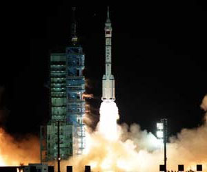 China launches unmanned Shenzhou 8 for first space docking