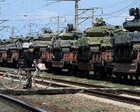 NATO sees no Russian troop pullout from Ukraine border