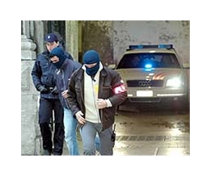 Britain rounds up suspected terrorists