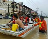 Floods sever overland routes to Thailand's south