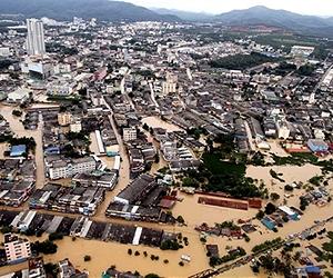Bangkok set for unstoppable floodwaters