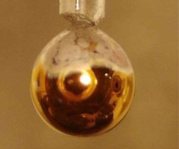 Water as a metal - detected at BESSY II