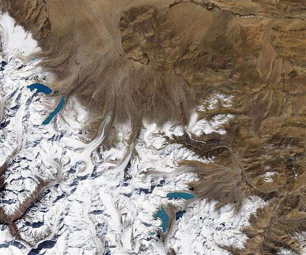 Chinese aerial remote sensing system obtains mountain, glacier detection data