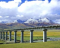 China sticks to Tibet luxury train project