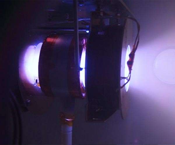 Improving the performance of electrodeless plasma thrusters for space propulsion