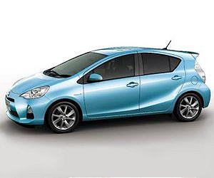 Toyota to unveil new hybrid model at motor show