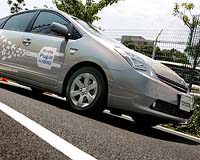 Toyota to offer plug-in hybrids by 2010: chief