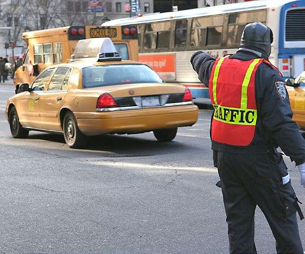 New traffic cop algorithm helps a drone swarm stay on task