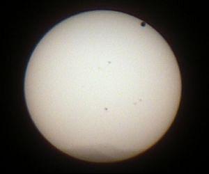 Venus transit and lunar mirror could help astronomers find worlds around other stars