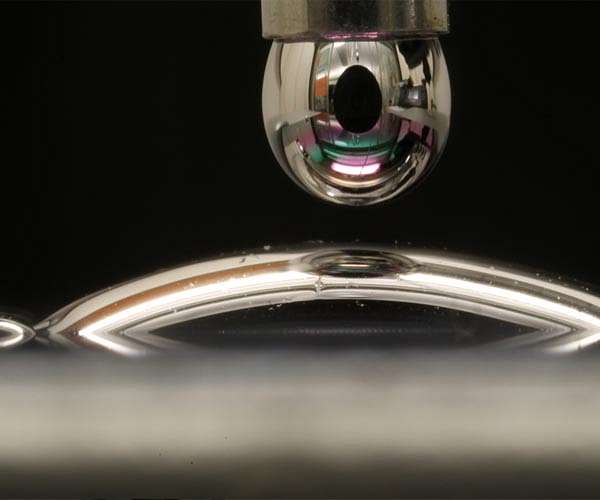 Controlling how odd couple surfaces and liquids interact