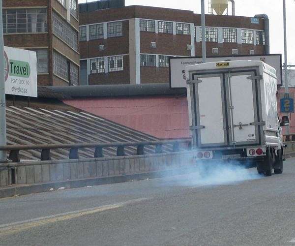 EU agrees tougher C02 curbs for trucks, buses
