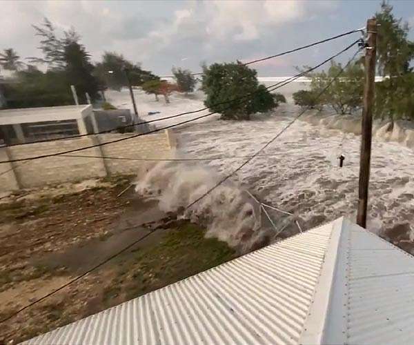 Volcano triggers Tonga tsunami, alerts from Japan to US