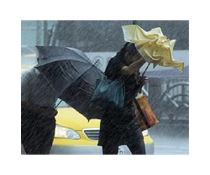Thousands evacuated as storm strikes Taiwan