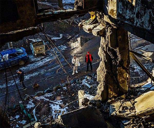 Russia shatters Kyiv calm with fresh strikes