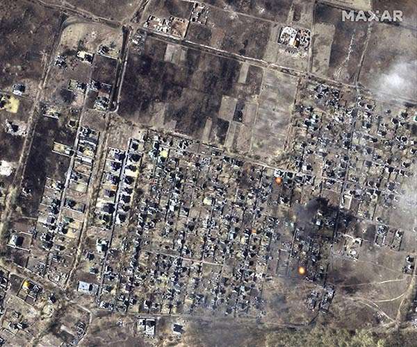 Shelling kills two in Russia border region as hundreds flee