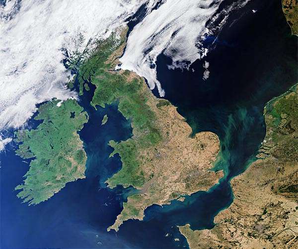 UK lagging in switch to green energy, study warns