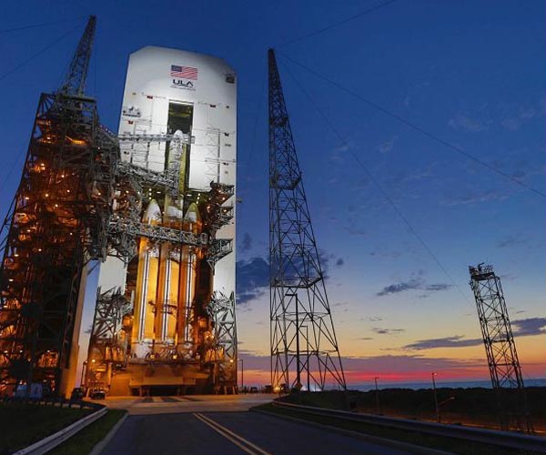 Powerful Delta Heavy rocket ready for another launch attempt from Florida